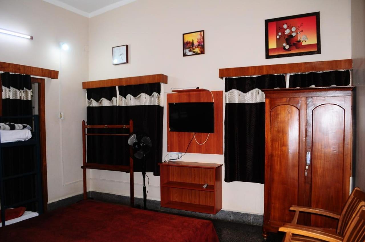 Park Corner Home Stay Кунур Екстер'єр фото